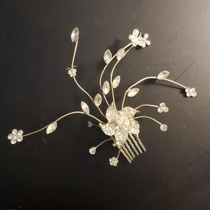 🌠3/$12 or FREE🌠 Silver floral crystal hairpiece